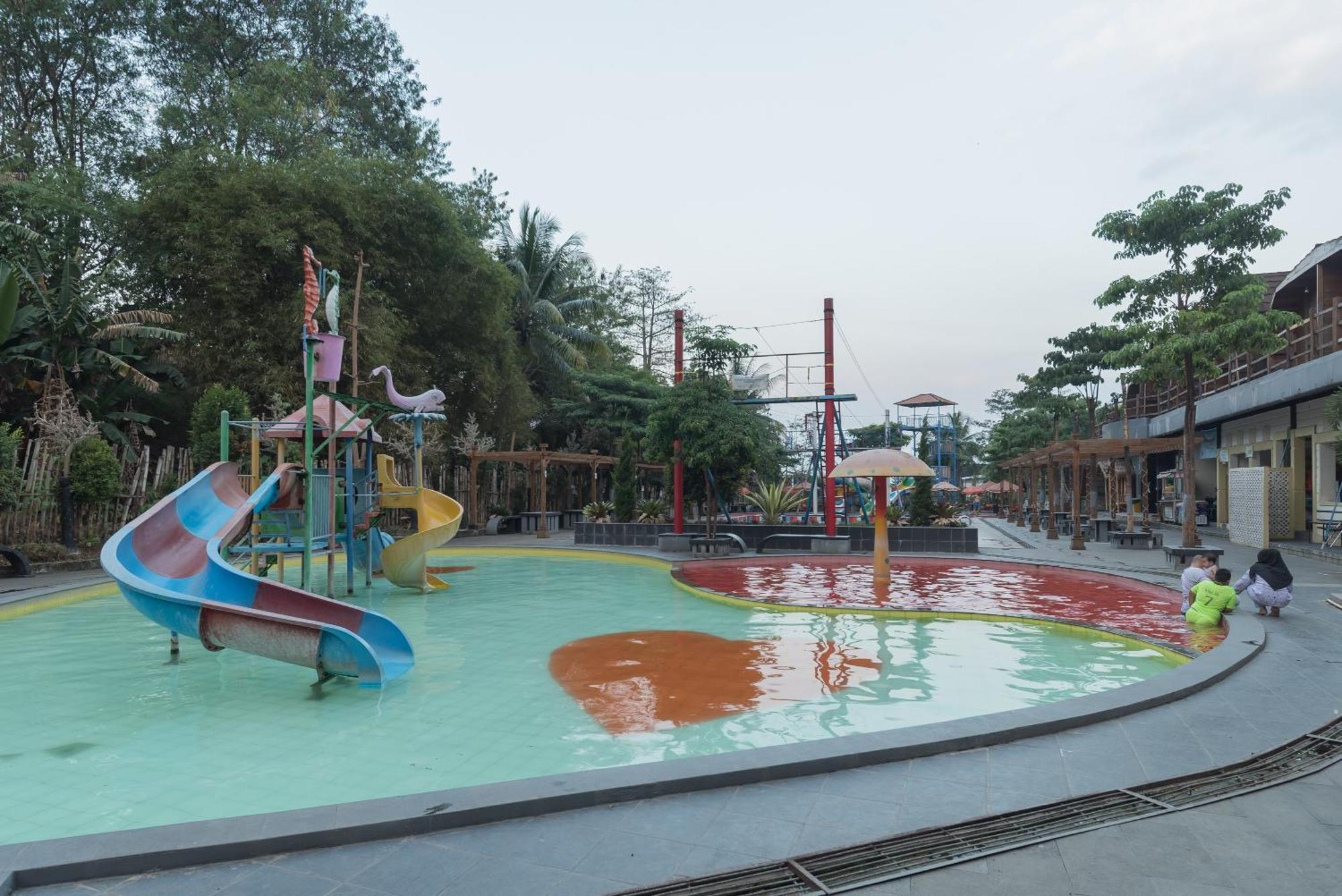 Urbanview Hotel Cianjur City Park By Reddoorz מראה חיצוני תמונה