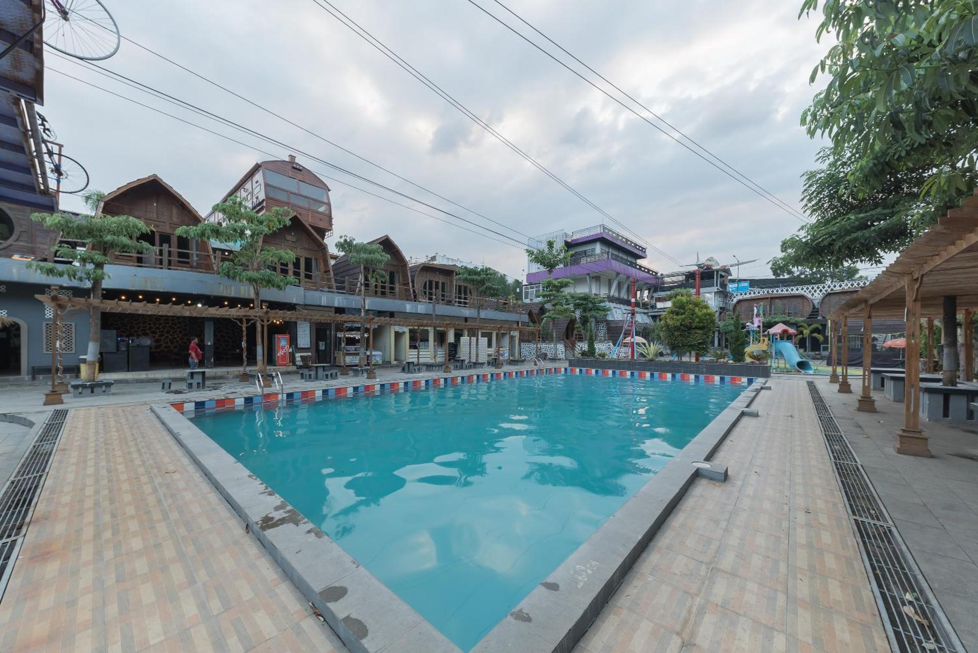 Urbanview Hotel Cianjur City Park By Reddoorz מראה חיצוני תמונה