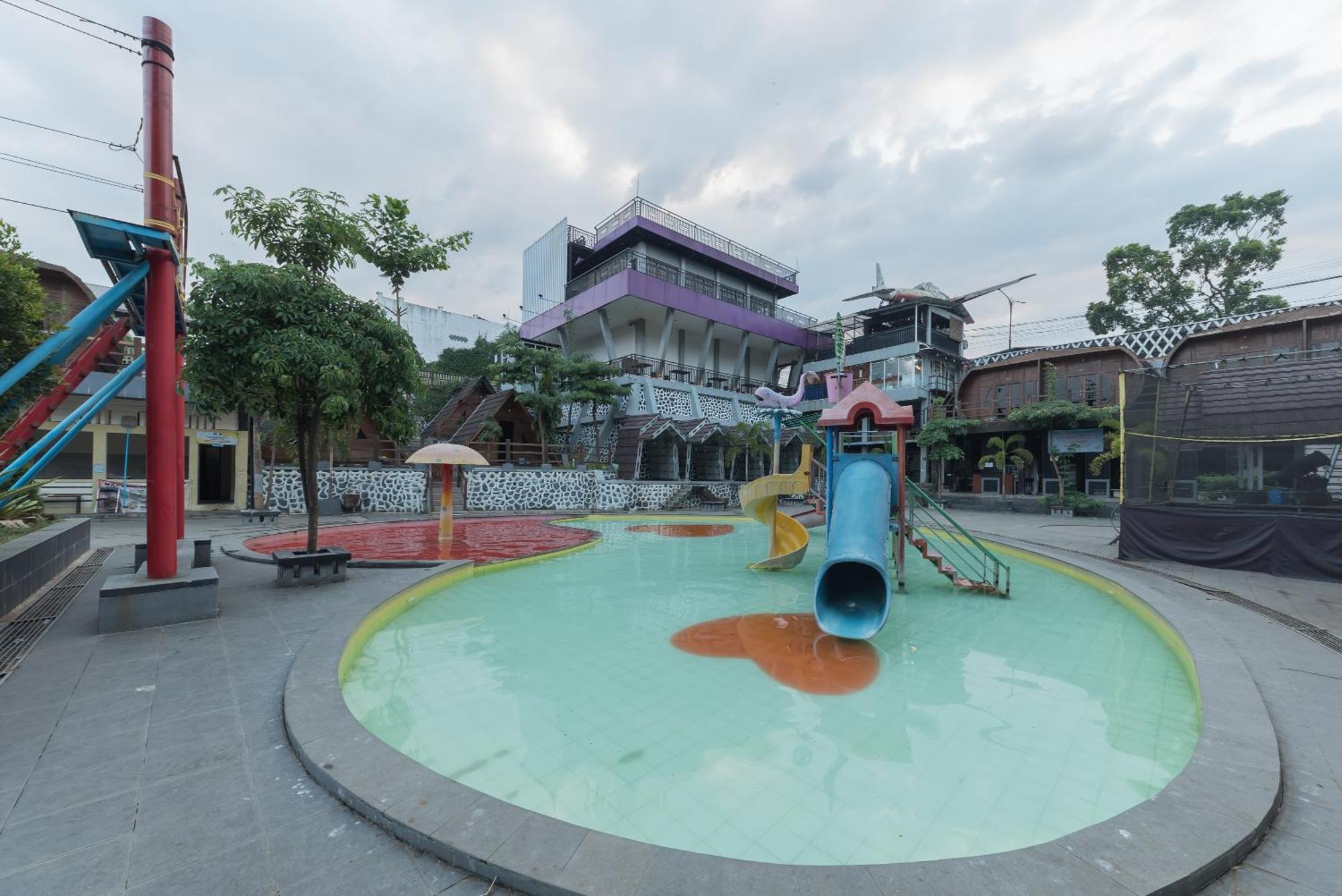 Urbanview Hotel Cianjur City Park By Reddoorz מראה חיצוני תמונה